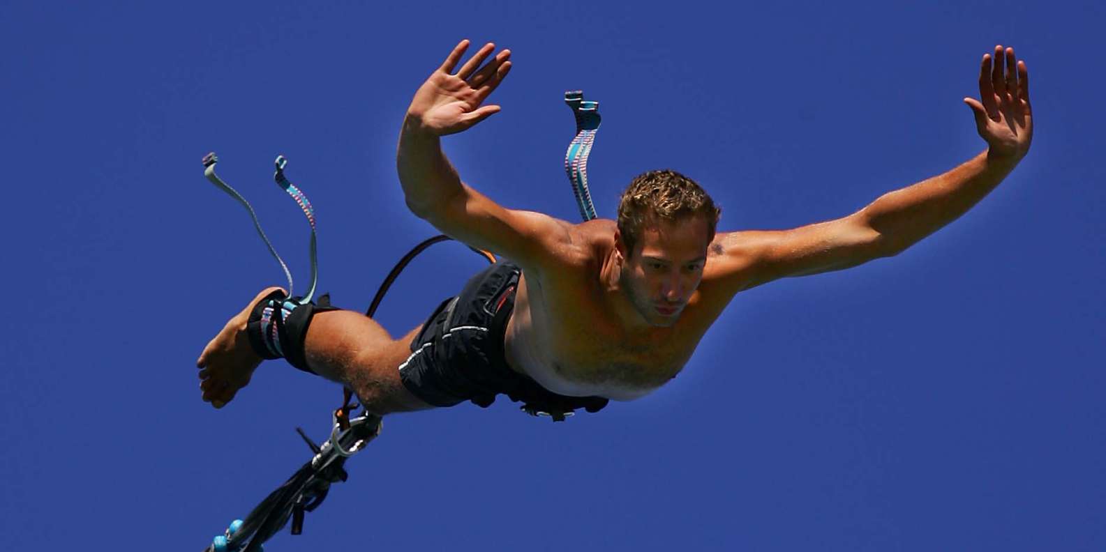 Tourist’s Bungee Cord Snaps During Jump! Legend FM